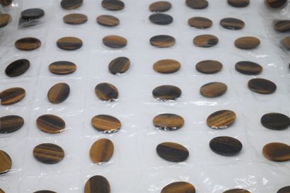 Important lot of oval tiger eye cabochons

Dim...