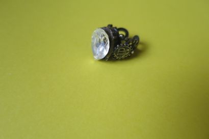 Jean Paul GAULTIER. Bague orné d’un faux...