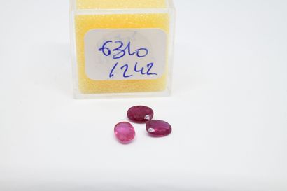 Lot of three faceted oval rubies on paper,...