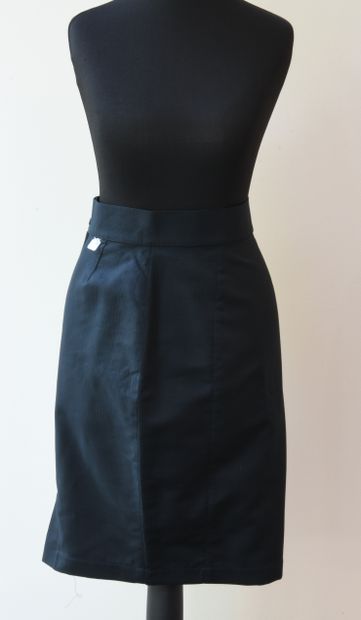 Thierry MUGLER, Paris. Pencil skirt in black...