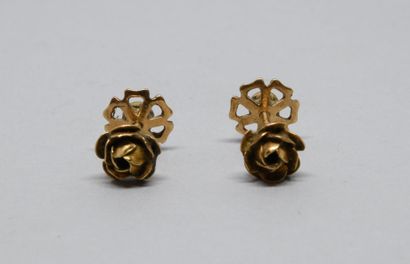 Pair of yellow gold 750‰ rose-shaped ear...