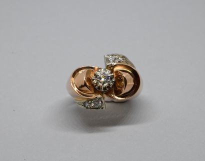Bague nœud, des années 1940 ornée d’un diamant...