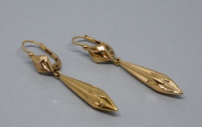 Paire de pendants d’oreilles en forme de...