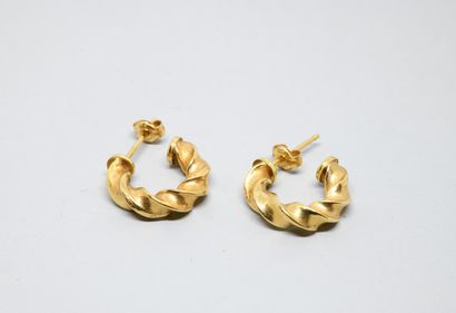 Twisted creoles in yellow gold 750‰

Weight...