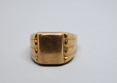 Important signet ring in yellow gold 750°‰....