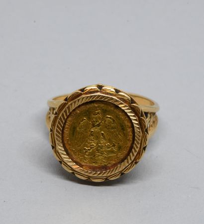 A yellow gold 750‰ ring, the finely openwork...