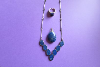 Lot in silver plated metal set with lapis...