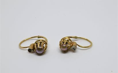 Pair of sleepers decorated with two pearls...