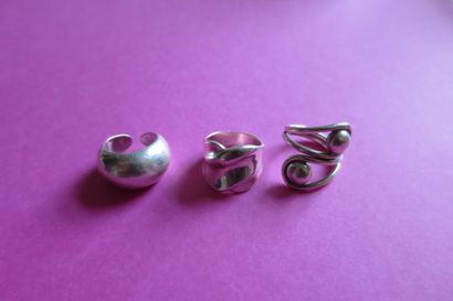 Lot de trois bagues en argent, à motifs géométriques....