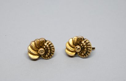 Pair of yellow gold 750‰ sleeper lamps with...