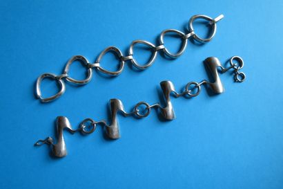 Lot de deux bracelets, l'un en argent 900°/oo...