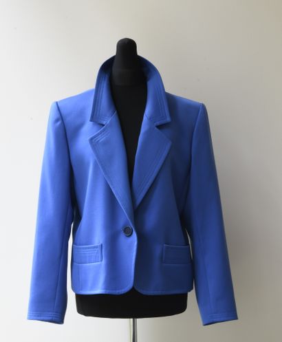 Yves SAINT-LAURENT Variation. Electric blue...