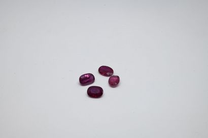 Lot of 4 rubies treated on paper, oval faceted

Total...