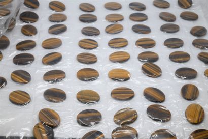 Important lot of oval tiger eye cabochons...