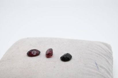 
Lot comprenant : 

- deux pendentif en or...
