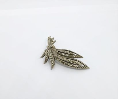 
Petite broche en métal et marcassite 




Poids...