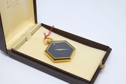 Montre-pendentif de la Maison Murat à Paris,...