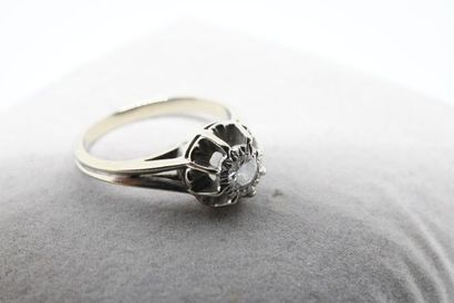 Bague solitaire en or gris 750‰ et platine...