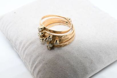 Bague de Harem composée de 5 anneaux ciselés,...