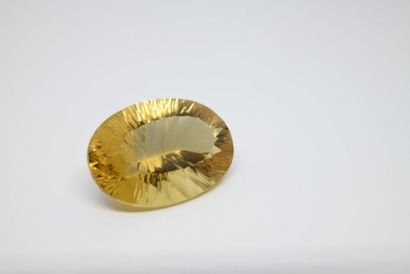 Citrine sur papier, taille ovale concave,...