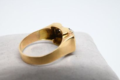 Bague tank des années 1940, monture en or...