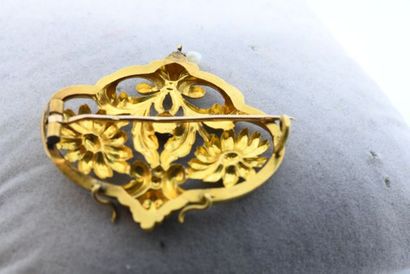 Broche 1900 à décor de fleurs, en or jaune...