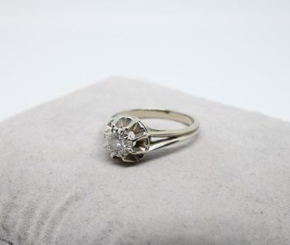 Bague solitaire en or gris 750‰ et platine...