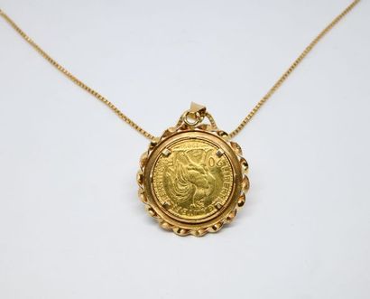 Pendentif orné d'une pièce de 20 FF or, et...