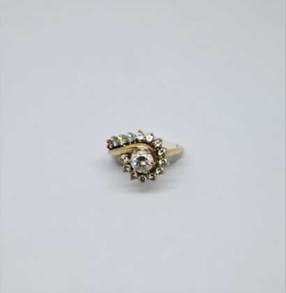 Bague tourbillon, la monture en or jaune...