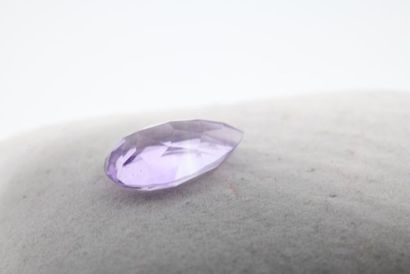 Améthyste sur papier, taille poire 

Poids...