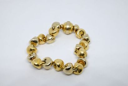 Bracelet maille fantaisie deux tons d'or...