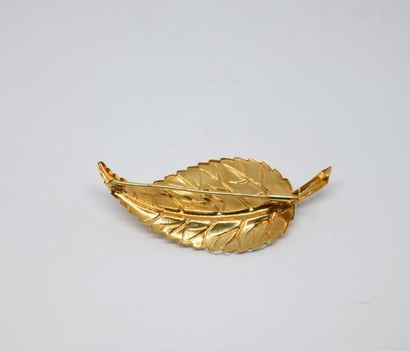 Broche feuille ornée d'une coccinelle, la...