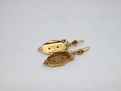 Paire de pendants d'oreille anciens en or...