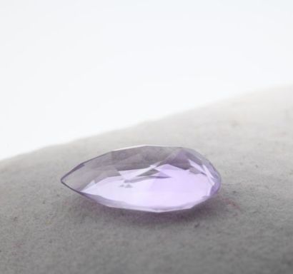 Améthyste sur papier, taille poire 

Poids...