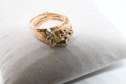 Bague de Harem composée de 5 anneaux ciselés,...