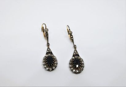 Paire de pendants d'oreille en or jaune 750‰...