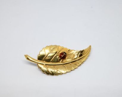 Broche feuille ornée d'une coccinelle, la...