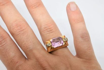 Bague années 1940 or jaune 750‰ (18K), épaulement...
