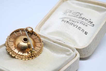 
Rectificatif // Rosace en or jaune 18K (750‰)...