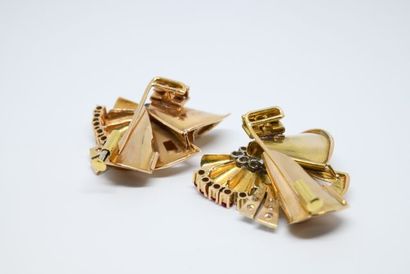 Paire de clips années 1940, en or jaune 750‰,...