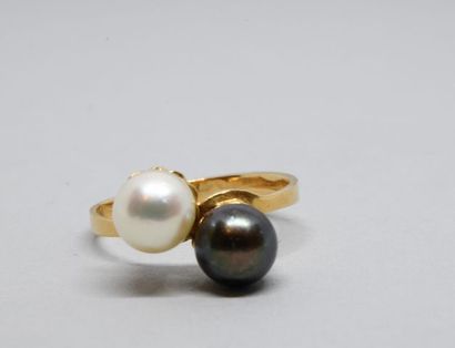Bague ToiMoi en or jaune 750‰ ornée de deux...