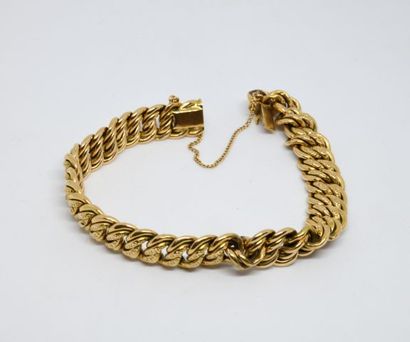 Bracelet maille USA en or jaune 750‰ (18K)

Chaînette...