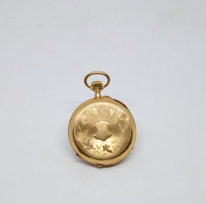Montre de col en or 750‰, la cuvette guillochée...