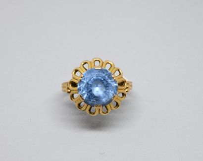 Bague en or jaune 750‰ à motif ajouré formant...