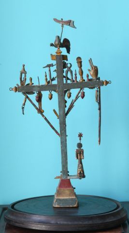 
Croix de marinier en bois polychrome

Ornée...