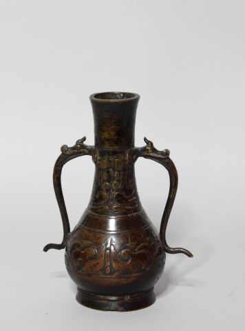 CHINA early 20th century. Small bronze vase...