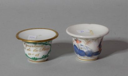 Paris 

Deux pots à fard à décor pour l’un...