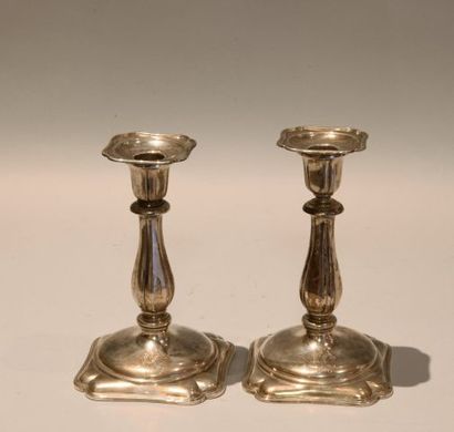 Allemagne XVIIIe. Paire de bougeoirs en argent...
