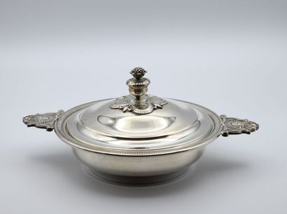 TETARD FRERES. Elégant légumier à oreille...