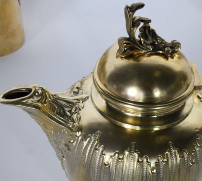 
Rectificatif état : anse du pot à lait anciennement...